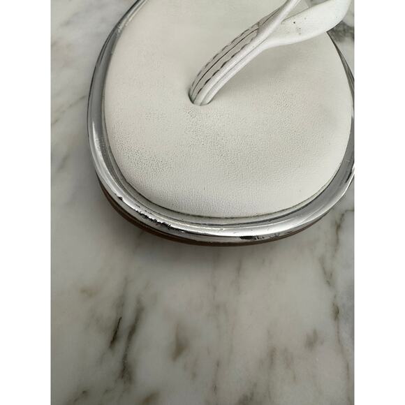 DOLCE VITA Women’s Size 6 White Leather Silver Casual Flip Flop Thong Sandals - Picture 4 of 5